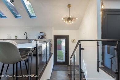 1055 Maple Way 32