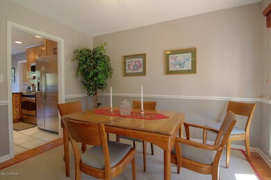 221 Inlet Dr-large-003-4-Dining Room-150