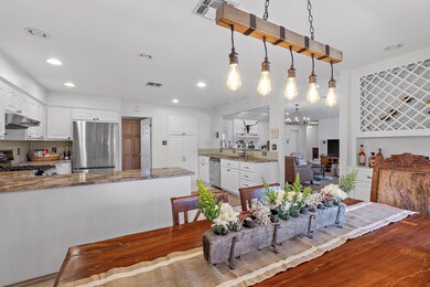 612 W Morse St, Fredericksburg, TX 78624 - photo 4