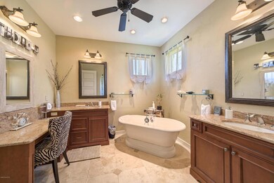 Master Bathroom - Double Vanities