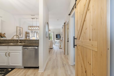 Unit 6101 Foyer