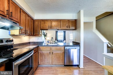 6008 Rowanberry Dr, Elkridge, MD 21075 - photo 3