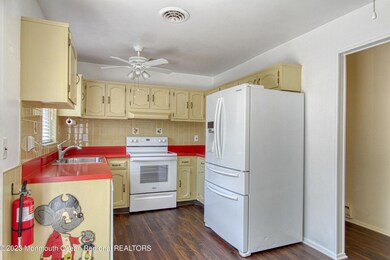 21 Independence Pkwy unit B, Whiting, NJ 08759 - photo 2
