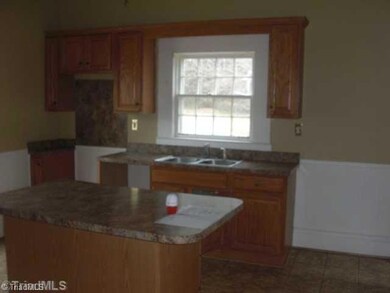 720 Lawsonville Ave, Reidsville, NC 27320 - photo 4