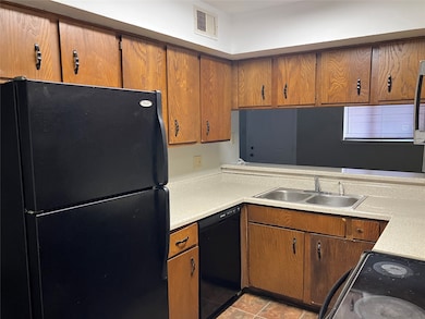 8048 Sands Point Dr unit C, Houston, TX 77036 - photo 6