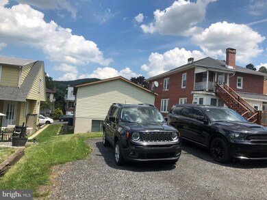 3628 Ridgeway St, Reading, PA 19605 - photo 5