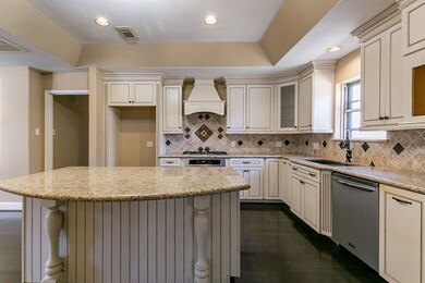 10035 Locke Ln, Houston, TX 77042 - photo 4