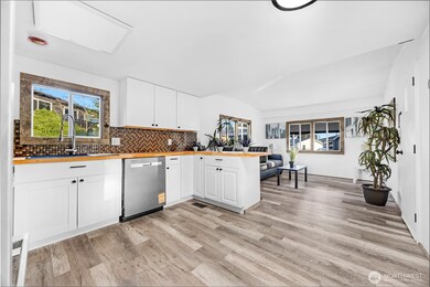 14322 Admiralty Way unit 8, Lynnwood, WA 98087 - photo 6