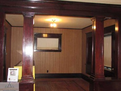 945 N Pine St, Lansing, MI 48906 - photo 2