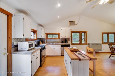 456 Devils Hole Rd, Cresco, PA 18326 - photo 7