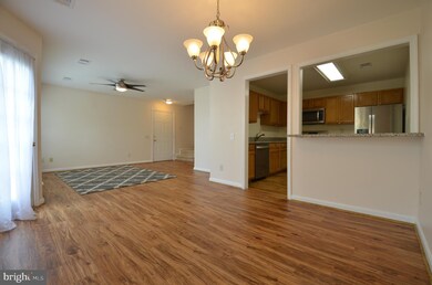 8208 Catbird Cir unit 201, Lorton, VA 22079 - photo 4