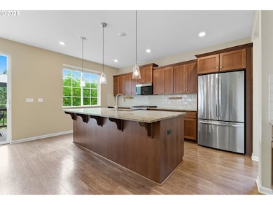 Kitchen-Breakfast Bar