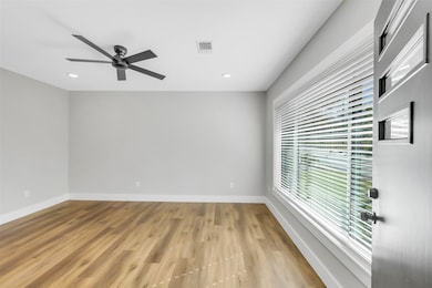 1403 S Chappell Hill St, Brenham, TX 77833 - photo 4