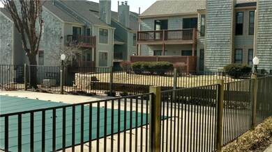 12013 W 58th Place unit G, Shawnee, KS 66216 - photo 2