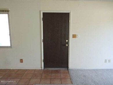 023-307898 Foyer
