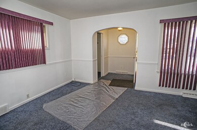 11 S Gretta Ave, Waukegan, IL 60085 - photo 2