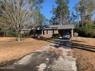 108 N Bickett St, Burgaw, NC 28425 - photo 2