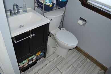 7 Winsor St, Fairhaven, MA 02719 - photo 6