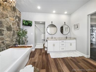 RELAX IN YOUR LUXURY TUB