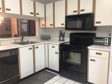 3553 Magellan Cir unit 316, Miami, FL 33180 - photo 4