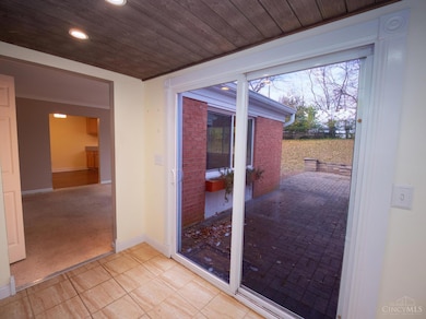 1739 Grandle Ct, Cincinnati, OH 45230 - photo 2