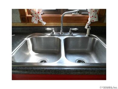 Kitchen. Double Sink.