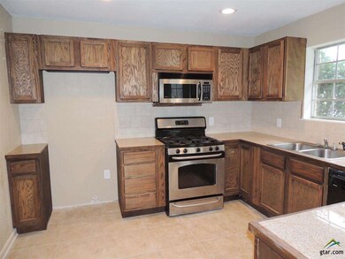 702 Jeffery Dr, Tyler, TX 75703 - photo 2