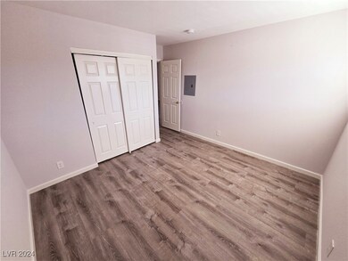 4360 Twin View Cir unit 3, Las Vegas, NV 89121 - photo 4