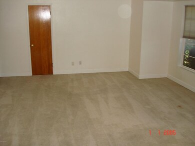 5745 N 13th Place 005