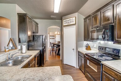 221 Candlewood Cir, Gainesville, TX 76240 - photo 6