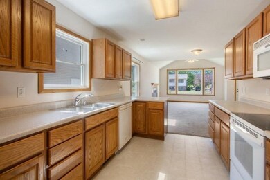 07_611EClaySt_177001_Kitchen_LowRes