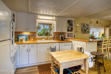 6 KITCHEN