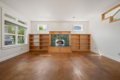 Great room w/built-ins