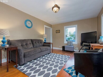 1002 E 6th St, Newberg, OR 97132 - photo 4