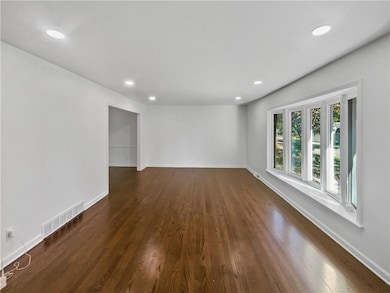 10332 Cherokee Ln, Leawood, KS 66206 - photo 4