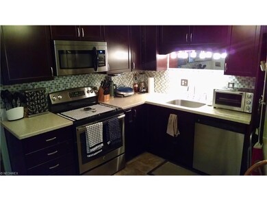 Updated Kitchen with soft close Kraftmaid cabinets