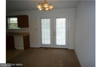 9945 Winchester Ave, Bunker Hill, WV 25413 - photo 4