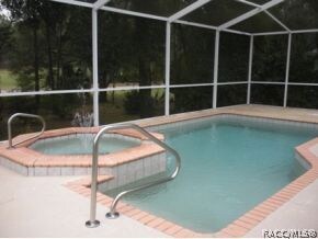 Pool & Spa with fountain
