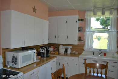 359 W Queen St, Chambersburg, PA 17201 - photo 4