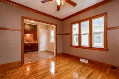 005-Dining_Room-2203197-medium