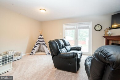 6331 Jacobs Ct, Sykesville, MD 21784 - photo 7