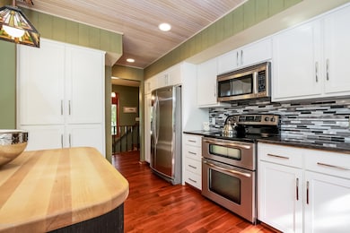 011-Kitchen-3317163-medium