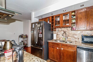 55 Gill Ln unit 21, Iselin, NJ 08830 - photo 4