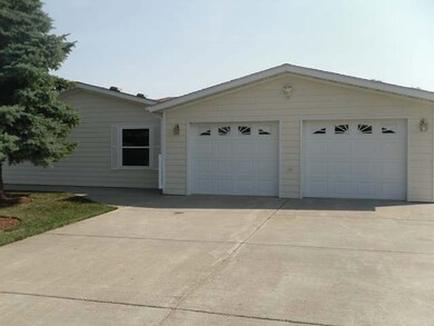 310 B St S, Glen Ullin, ND 58631 - photo 2