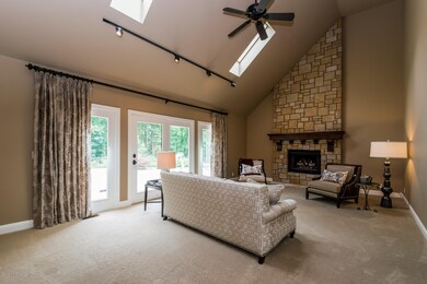007-Living_Room-2940124-medium