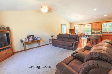 877 Royal Cir, Howard, OH 43028 - photo 5