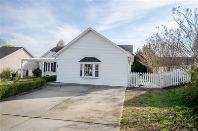 954 Faye St, Statesville, NC 28677 - photo 2