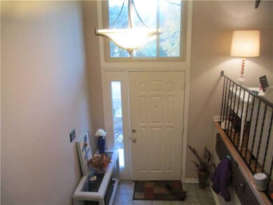 Entry/Foyer.