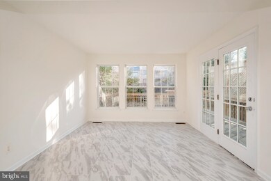 10333 Butternut Cir, Manassas, VA 20110 - photo 3