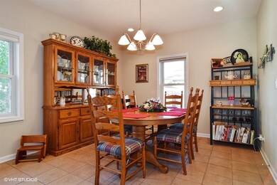 2111 Kirchoff Rd, Rolling Meadows, IL 60008 - photo 3